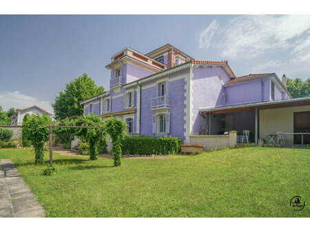 très grande maison bourgeoise en bord de loire