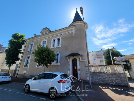 immeuble à usage de bureaux avec 7 parkings