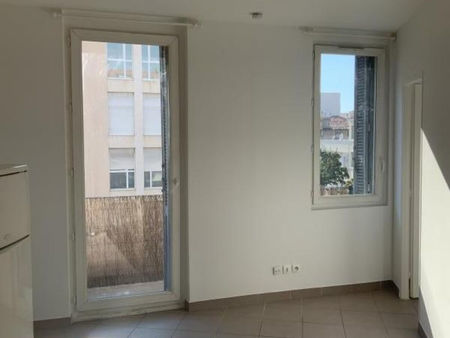 location appartement 2 pièces 27m2 marseille 6eme (13006) - 585 € - surface privée