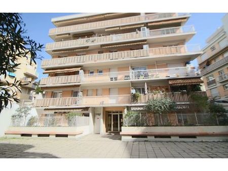 location appartement 1 pièce 27 m² nice (06100)