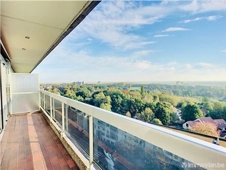 appartement 3 chambres rénové avec vue sur bruxelles