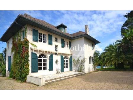 maison bourgeoise avec piscine